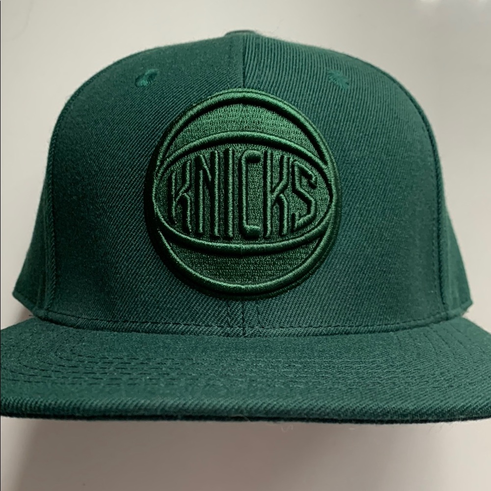 New York Knicks Pro Standard Embroidered Flat Brim Hat in Forest Green
